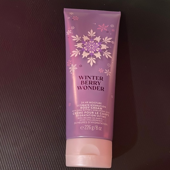 Bath and body works Winter Berry Wonder lotion - Picture 1 of 2